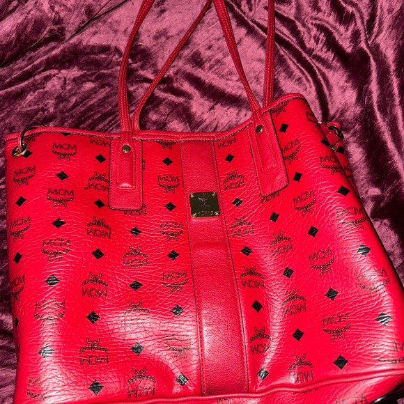 Authentic medium MCM purse with pouch included - Picture 2 of 5